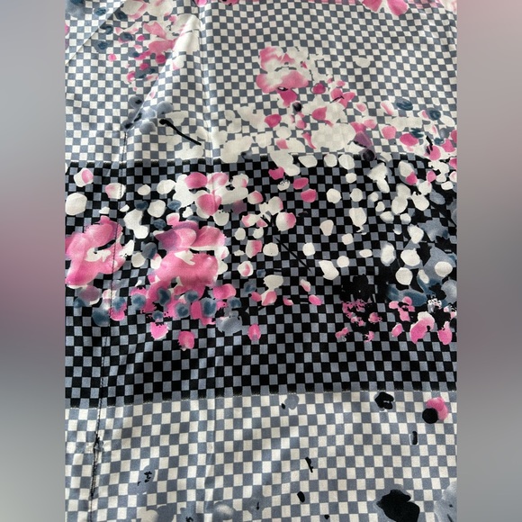 Rare BCBG maxazria Black White Pink Floral Silky Poncho Top Women’s Medium - Picture 4 of 7